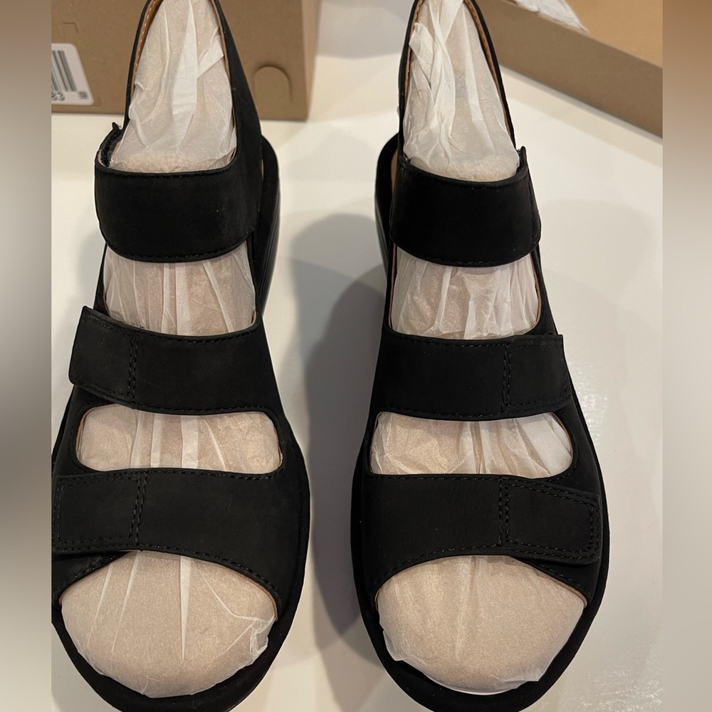 (SOLD) Clarks Suede black 3-strap wedge platform sandals shoes 7.5M